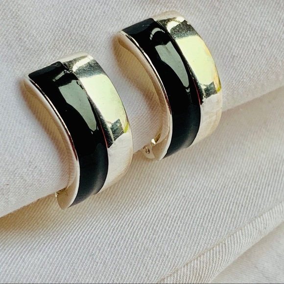 Jewelry - Vintage look black and silver clip-on earrings